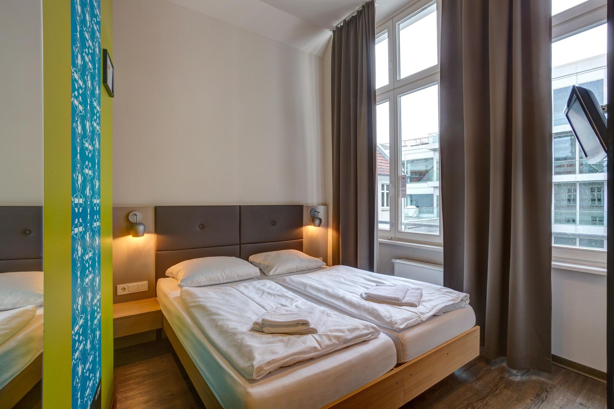 Meininger Hotel Berlin Mitte Exterior foto