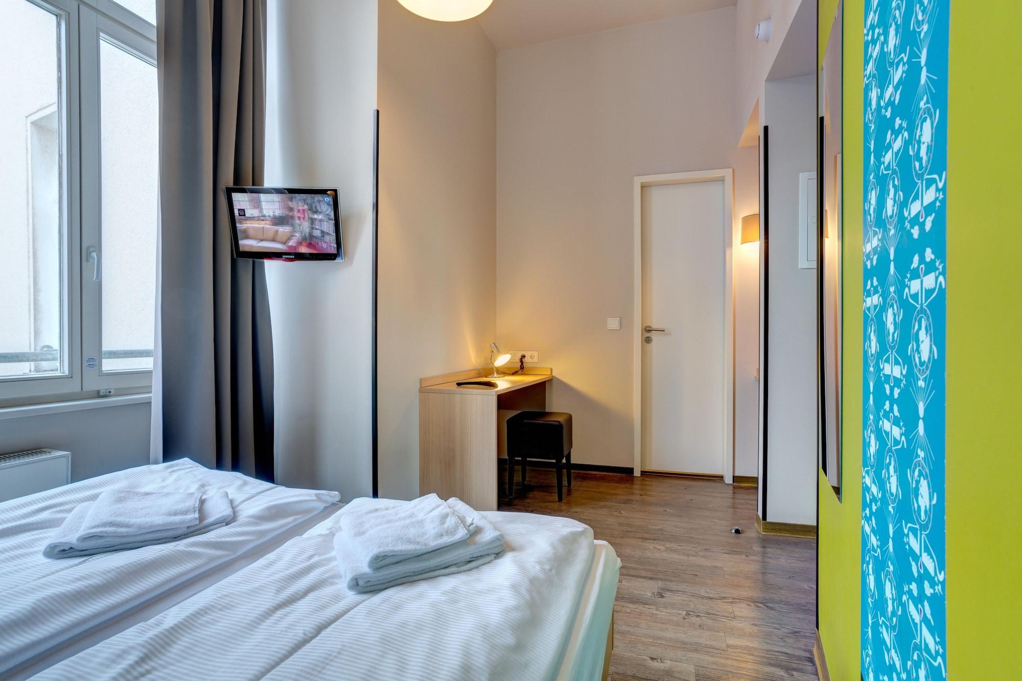 Meininger Hotel Berlin Mitte Exterior foto